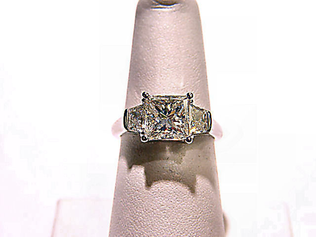 GIA CERTIFIED PRINCESS 2.36 CT G COLOR VVS2 W2.36CT D72.2% T81% GIRDLESL. THICK