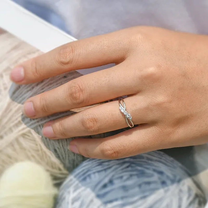 Luxury White Sapphire Jewelry Fashion 925 Sterling Silver Twist Diamond Ring Bride Engagement Wedding Band Party Accessories Anniversary Gift Promise Rings