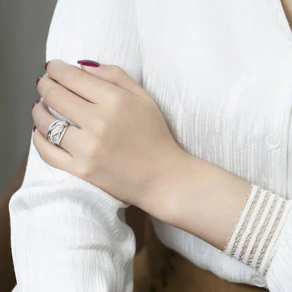 Luxury and Exquisite Ladies' Rings, Copper Inlaid Shiny Zircon Electroplating Two-Color Fashion Rings, Women'S Hand Jewelry, Bridal Banquet Wedding Engagement Rings, Party Rings, Christmas Gifts. Size 5-11