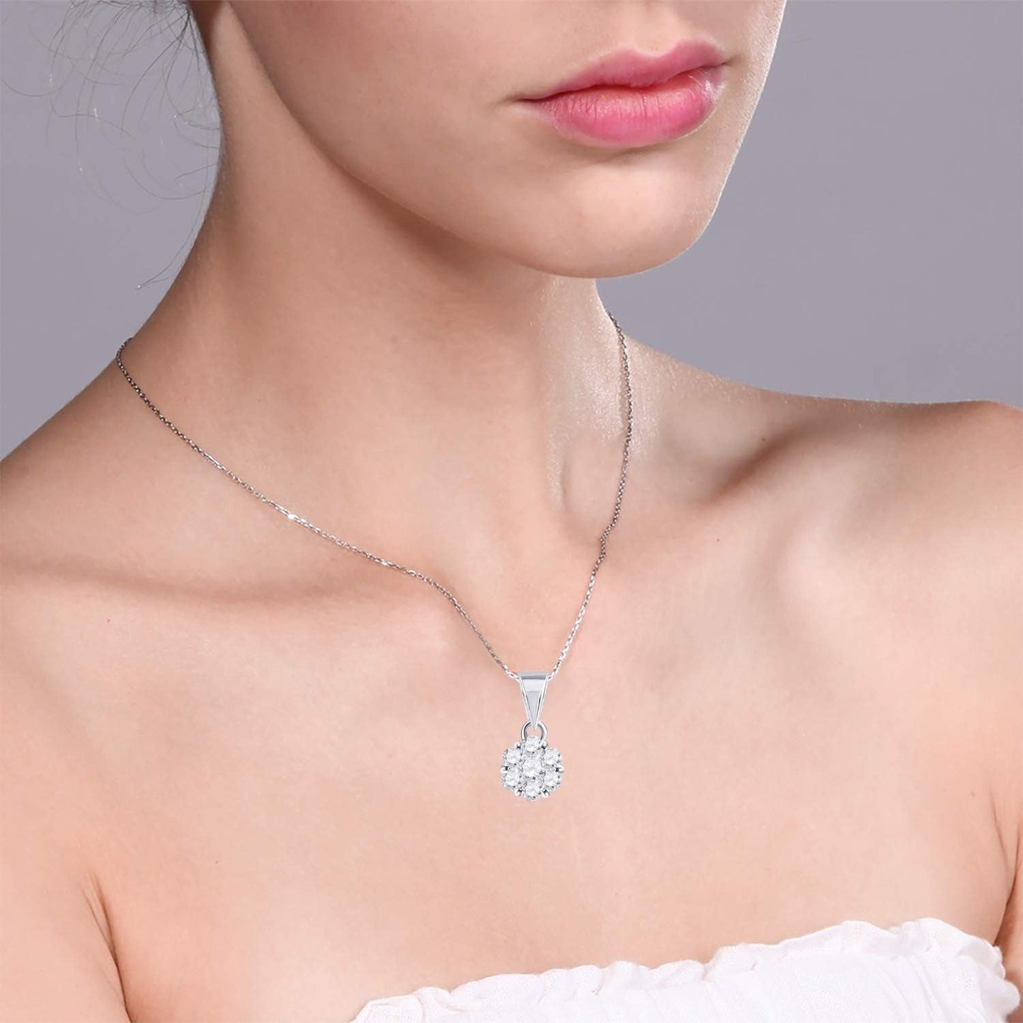 14K White Gold Womens round Diamond Flower Cluster Charm Pendant 1/2 Cttw