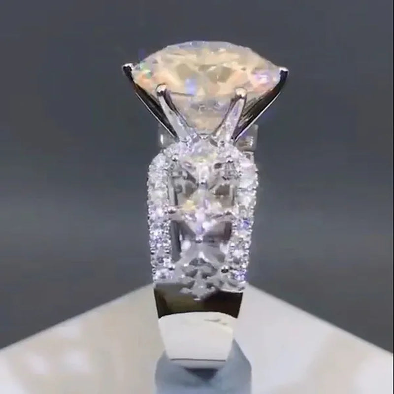 Luxury Fashion Female Jewelry 6ct Diamond Ring Natural Gemstone White Sapphire Birthstone 925 Sterling Silver Bride Engagement Wedding Ring
