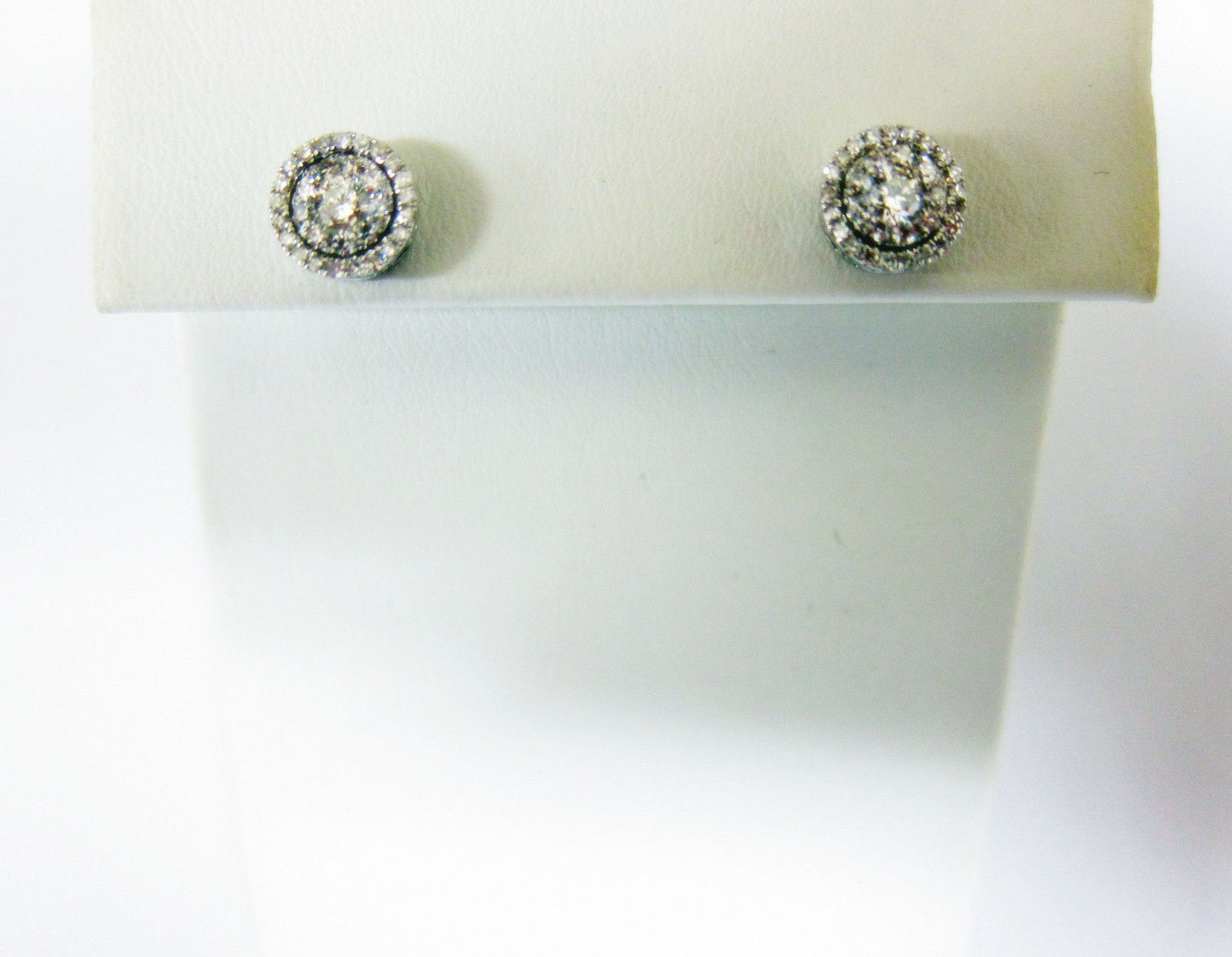 DIAMOND ALL ROUND BRILLIANT SET DIAMOND 1 BIGGER CENTER