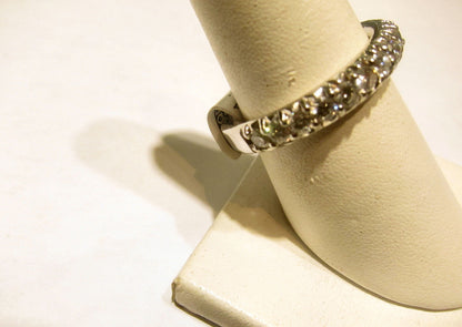 DIAMOND SIXTEEN ROUND BRILLIANT SHAPE BAND COMMON PRONG