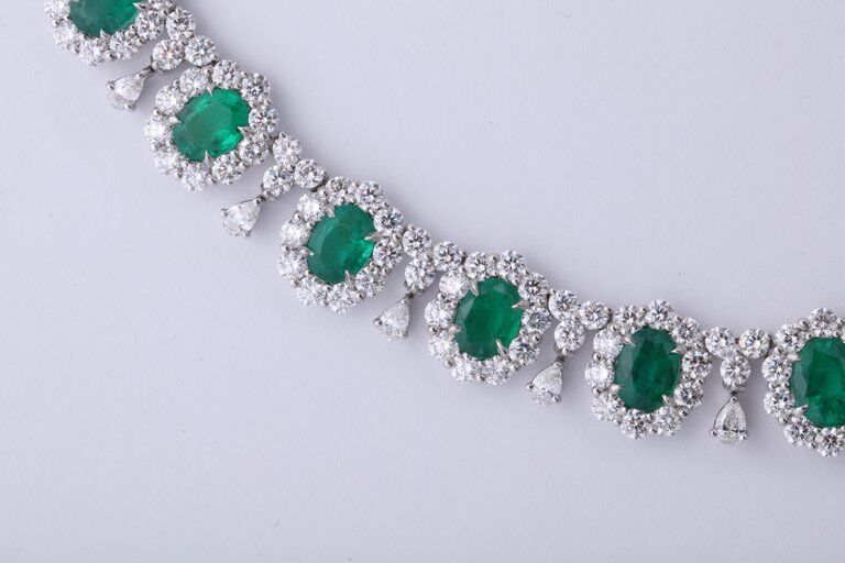 GRACEFUL EMERALD AND DIAMOND NECKLACE. 39.09 CARATS OF FINE GREEN EMERALD