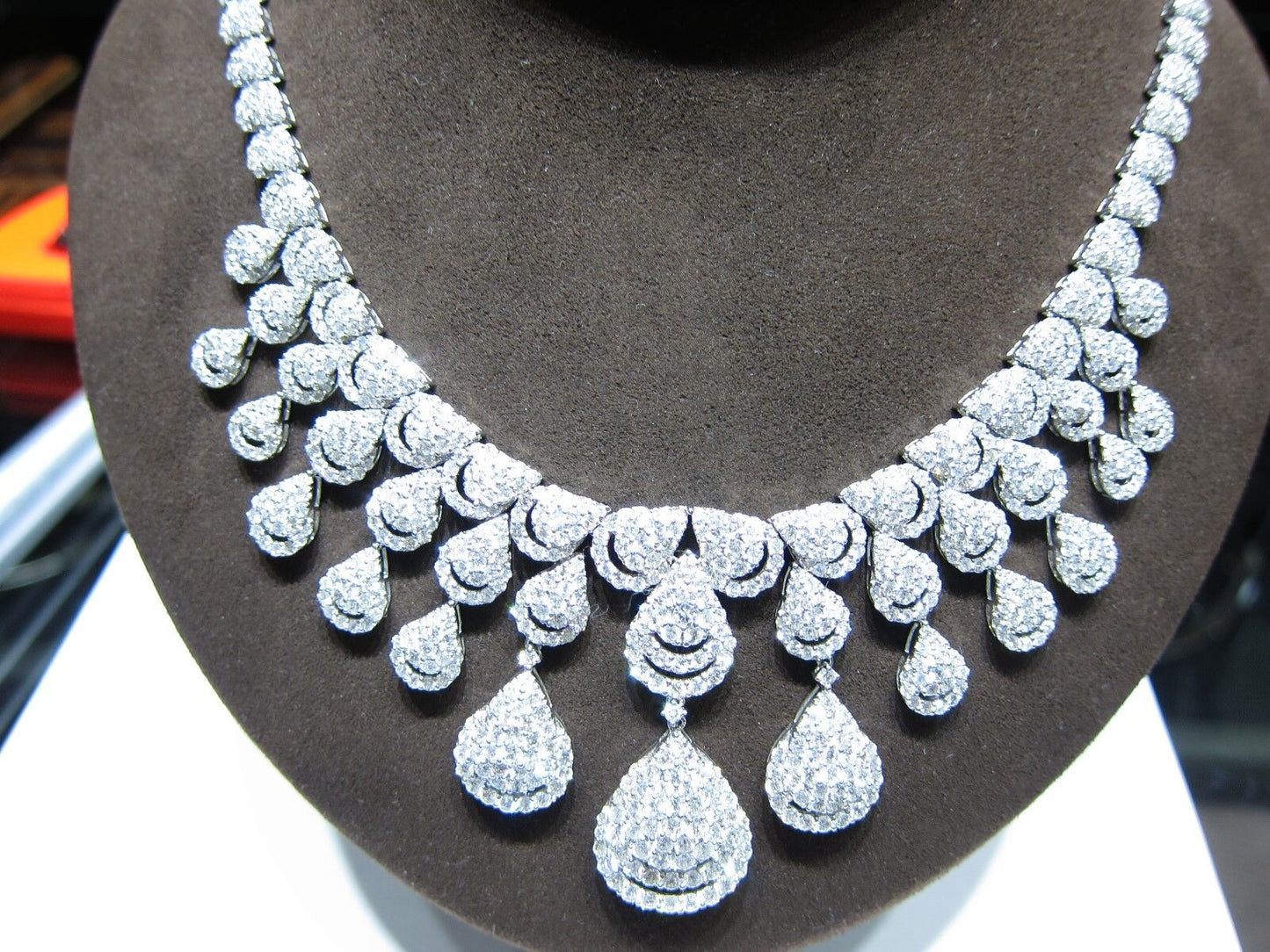 DIAMOND ROUND BRILLIANT SHAPE SET NECKLACE DANGLE DROP STYLE DIAMOND NECKLACE