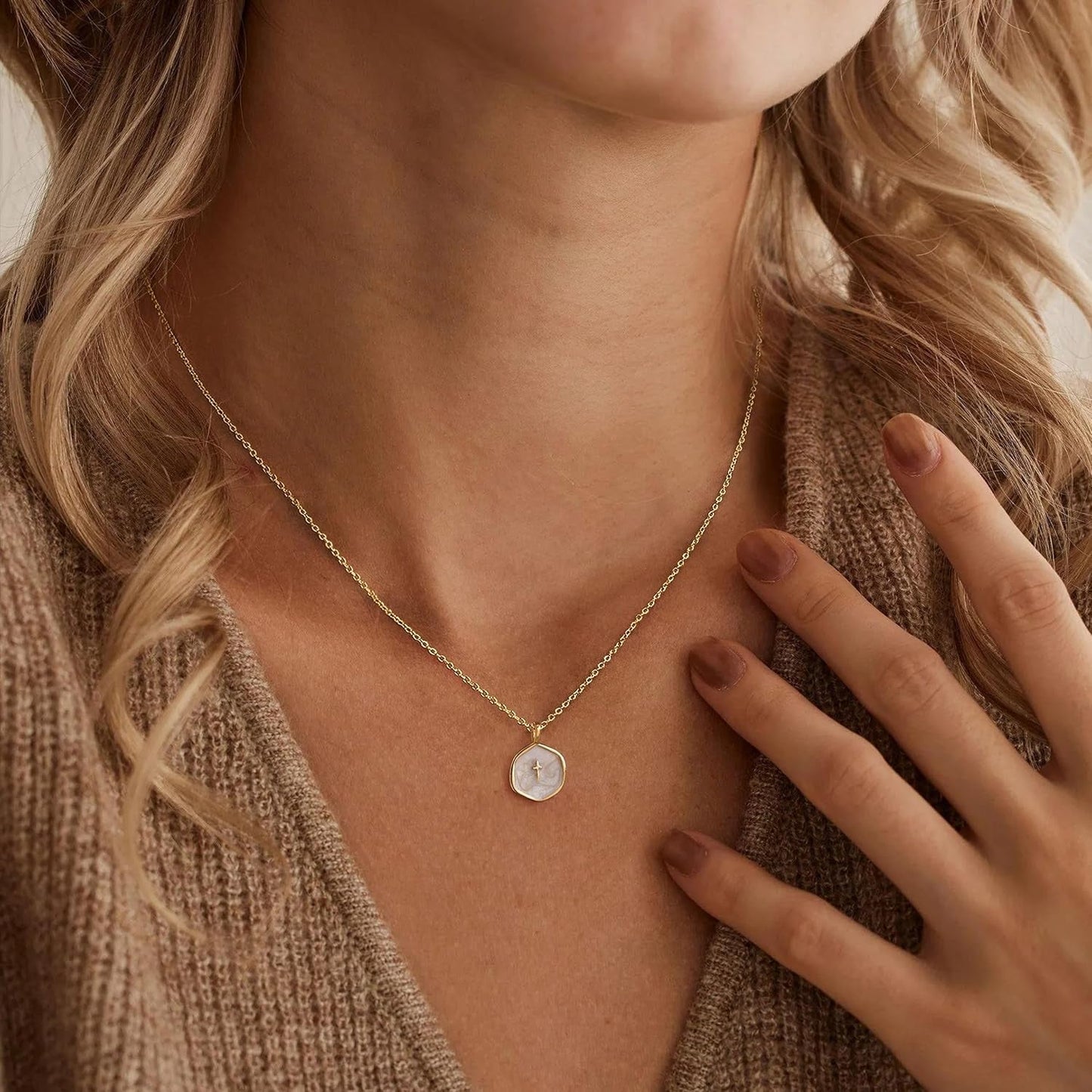Cross Necklace for Women,14K Dainty Gold Plated Cross Necklaces Simple Pendant Necklaces for Women Trendy Small Gold Charm Necklace Cute Choker for Women Jewelry Gifts