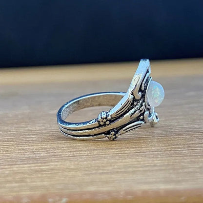 Adjustable Wrap around Moonstone Spoon Ring, Flower ring, Victoria Flower Spoon Ring, Boho Jewelry, Silver Bohemian ring