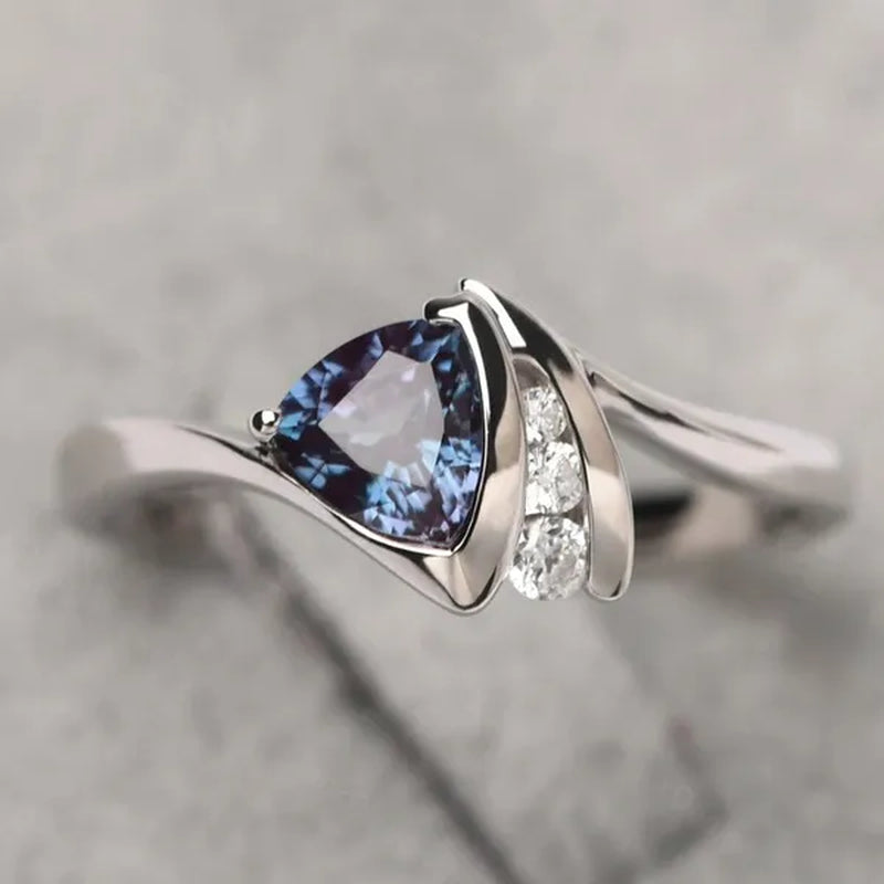 Fashion Triangle Cut Alexandrite Diamond Rings for Women Bridal Romantic Engagement Proposal Gift Jewelry