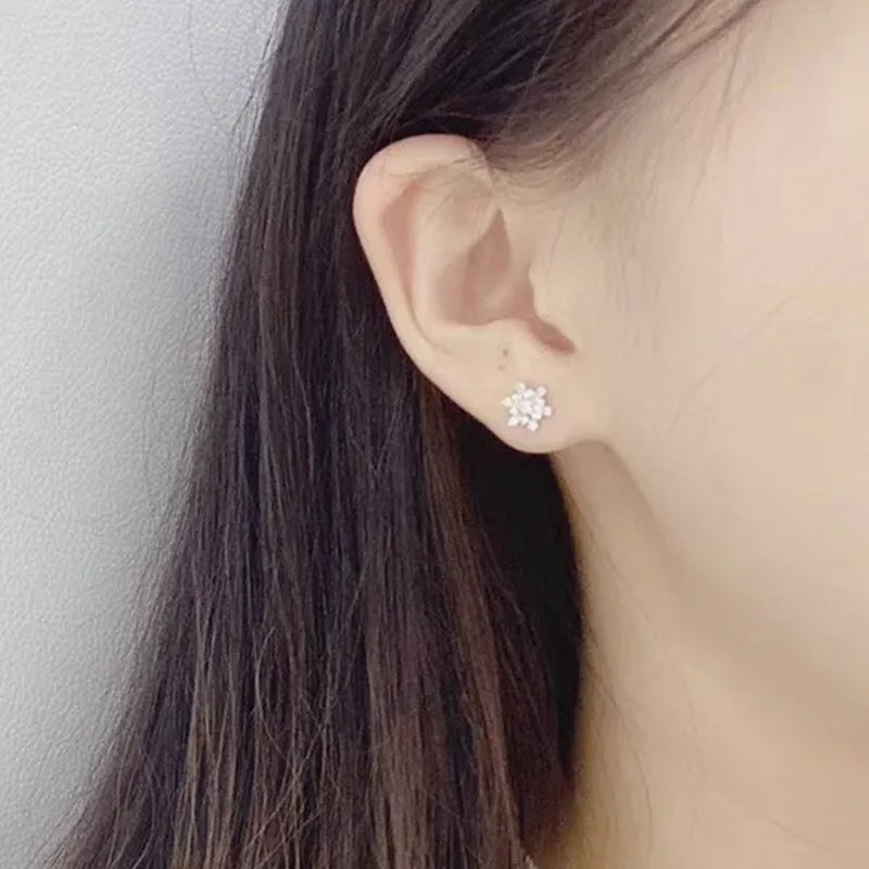 Charming Silver Plated Inlay Lab Diamond Zircon Snowflake Stud Earrings for Women Wedding Party Fashion Jewelry Christmas Gift
