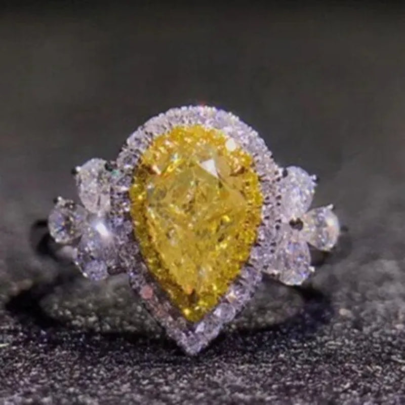 Charming Teardrop Shaped Citrine Rings Side Shiny Diamond Stone Rings for Women Personality Luxury Party Banquet Jewelry Bridal Wedding Fine Rings