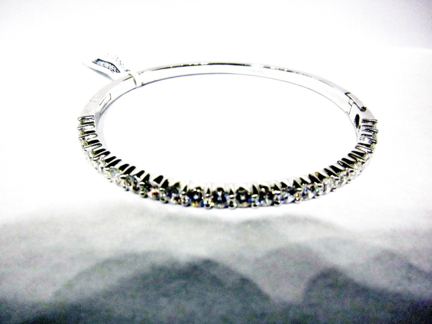 DIAMOND ROUND BRILLIANT BANGLE SET ON TOP PRONG SET CUFF DIAMOND BANGLE BRACELET