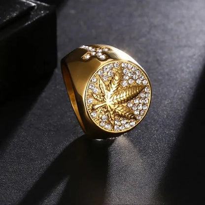 Sophisticated Luxury Classic Men'S Zirconia Stong Maple Leaf Ring Vintage European Style Jewelry Fashion Men'S Three-Dimensional Relief Maple Leaf Ring Engagement Wedding Party High Jewelry Christmas Gift Size 6-12