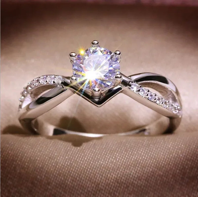Six-Pronged Colorless Moissanite Infinity Engagement Ring in Infinity Ring Diamond Infinity Wedding Band Infinity Ring Diamond Twist Ring Half-Way Infinity Ring Engagement Ring Anniversary Ring Rings for Women Fashion Jewelry