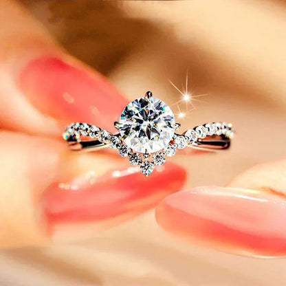Fashion Accessories Gorgeous 925 Sterling Silver White Sapphire round Cut Moissanite Diamond Ring Elegant Bride Wedding Jewelry for Women Rings Engagement Anniversary Party Band Gift Size 4-12 Bague Femme