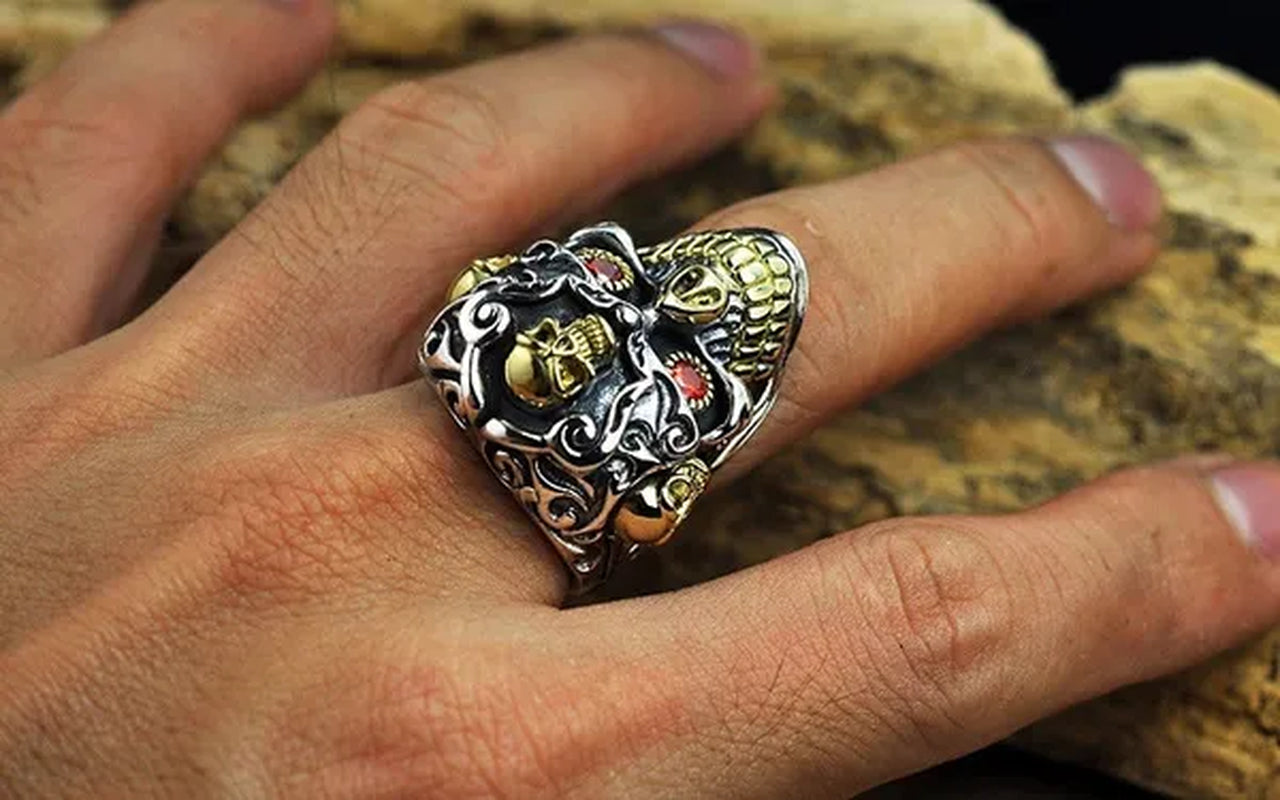 Vintage Fashion Punk Personality Two-Tone Stainless Steel Skull Ring Retro Ruby Inlay Men'S Punk Jewelry Size 7-14
