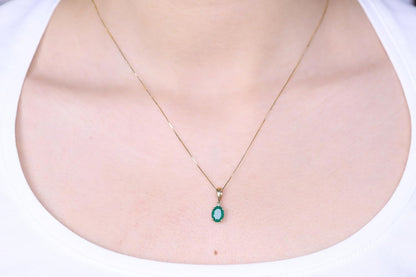 10K Yellow Gold Natural Emerald Diamond (SI1) Pendant for Women