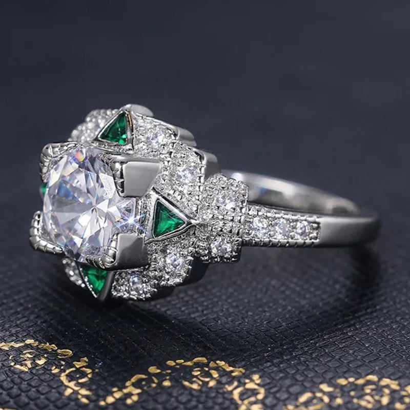 Retro Fashion Silver Plated round Lab Diamond Vice Stone Moissanite Triangle Emerald Ring Women Daily Casual Personality Jewelry