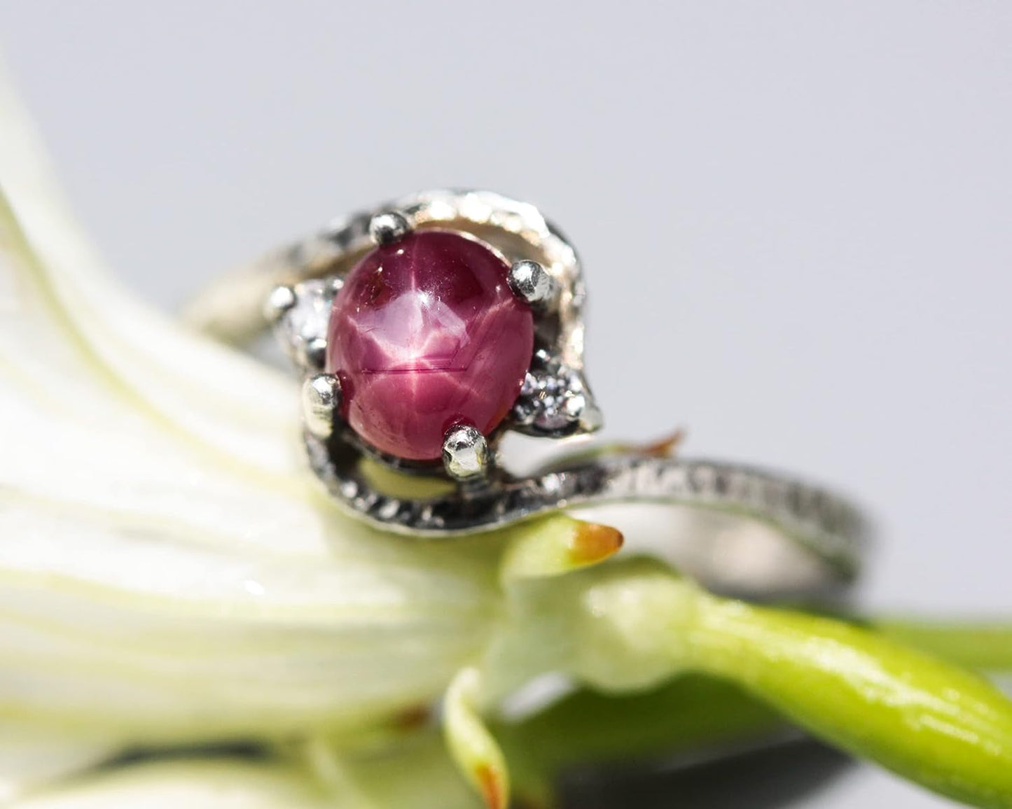 Oval Cabochon Star Ruby Ring in Prongs Setting and Diamonds Side Set with Sterling Silver Texture Band