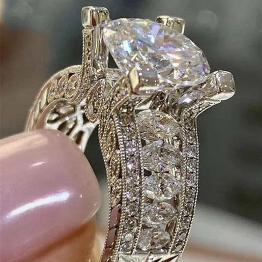 Fashion Ladies  2 Carat Natural Gemstone White Sapphire Diamond Ring Classic Design Ladies Engagement Wedding Promise Ring Birthday Gift Jewelry Size 5-11