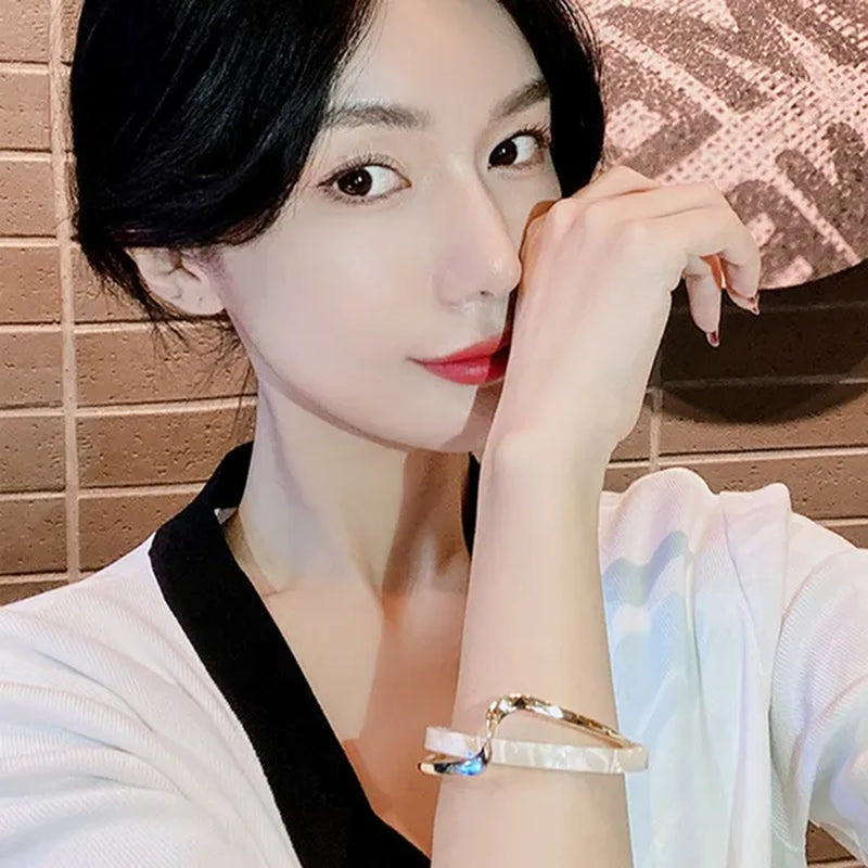 2021 Women Bracelet Simple White Shellfish Board Bend Metal Geometric Overlap Opening Bangle Fashion Jewellery