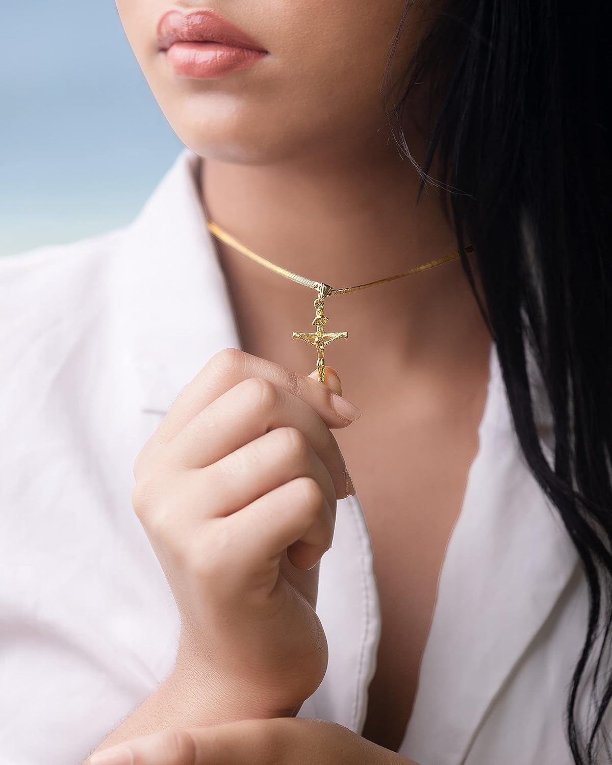 Cross Necklace for Women & Men 18K Gold Plated Flat Mariner/Marina 060 3MM Chain Necklace with Cross Pendant.
